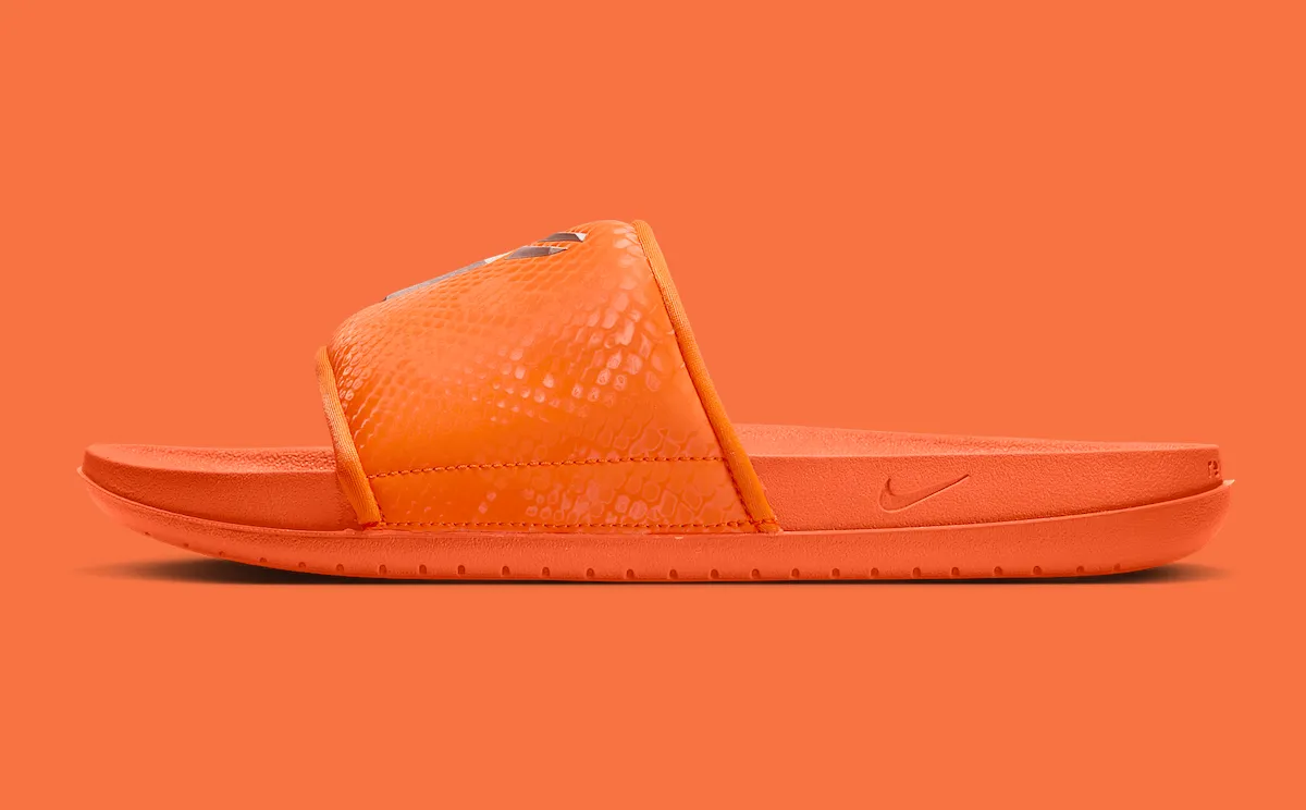 Nike科比安全橙拖鞋IF2870-800发售：蛇纹绑带+曼巴基因，42美元重塑夏季球场美学