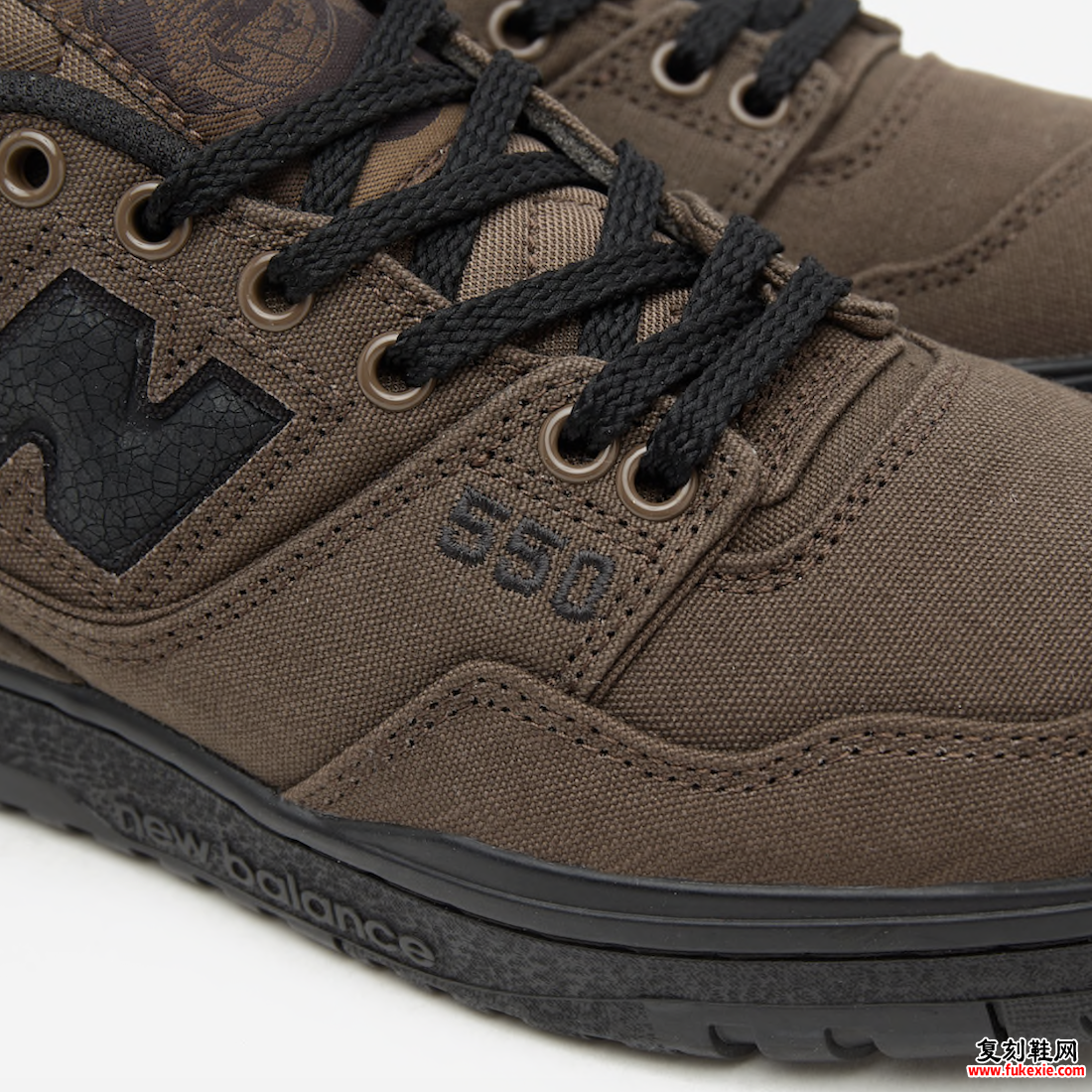 欣赏 THISISNEVERTHAT X NEW BALANCE 550 “棕色”货号：BB550TN