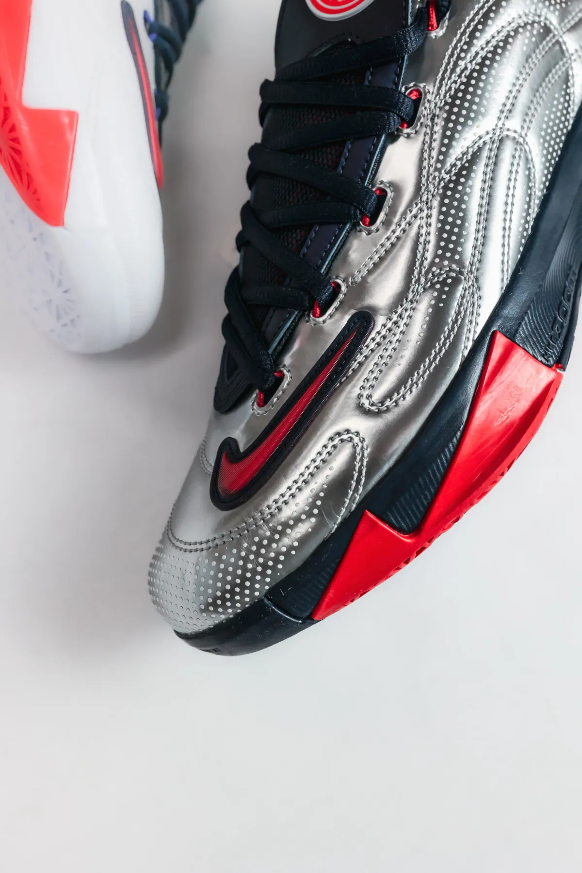 PSG x Nike KD 6 Releases Fall 2026巴黎圣日耳曼携手耐克推出全新凯文杜兰特六代签名战靴插图2 PSG x Nike KD 6 Releases Fall 2026巴黎圣日耳曼携手耐克推出全新凯文杜兰特六代签名战靴
