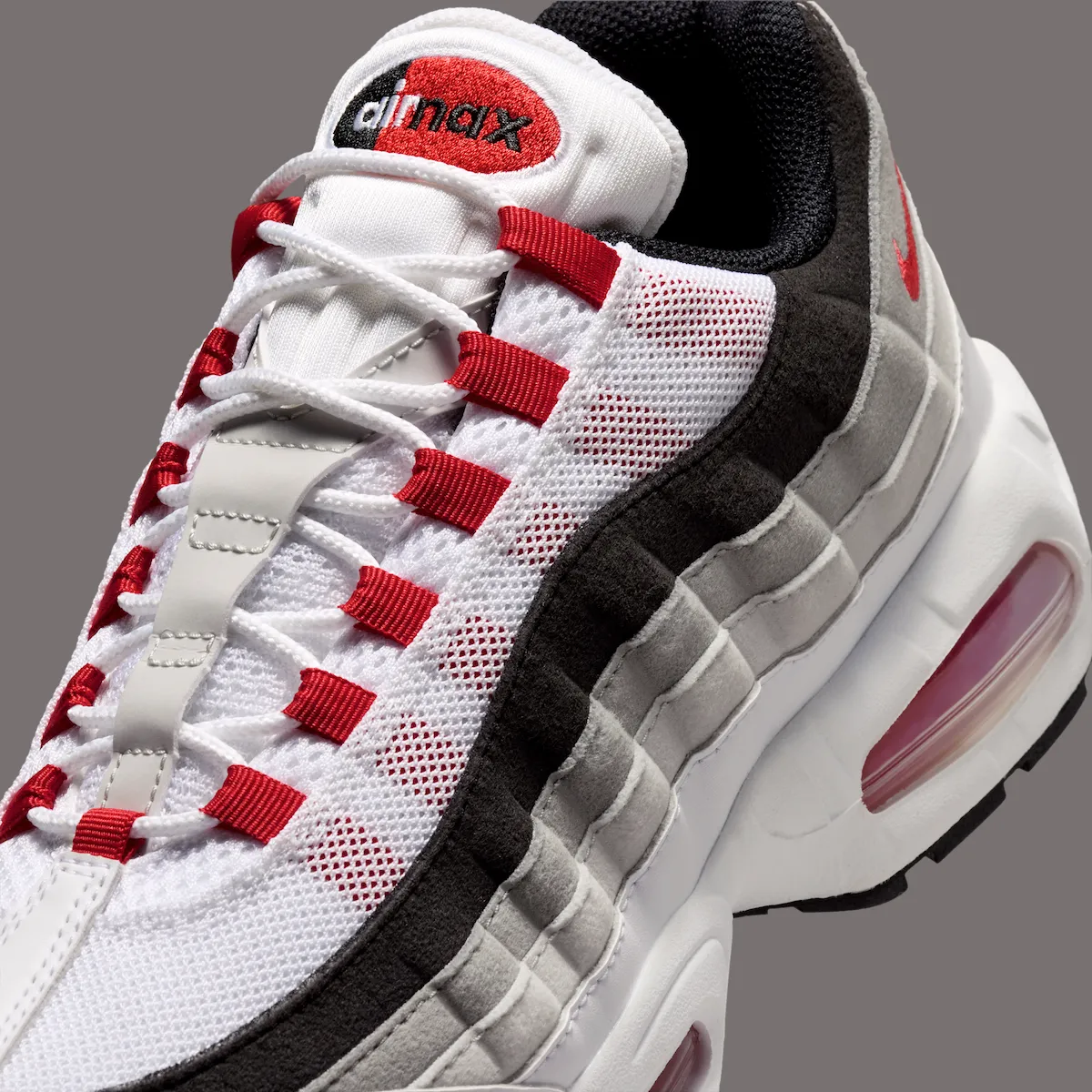 Nike Air Max 95 “Comet Red” 传奇跑鞋Nike Air Max 95 OG彗星红配色三十周年荣耀回归