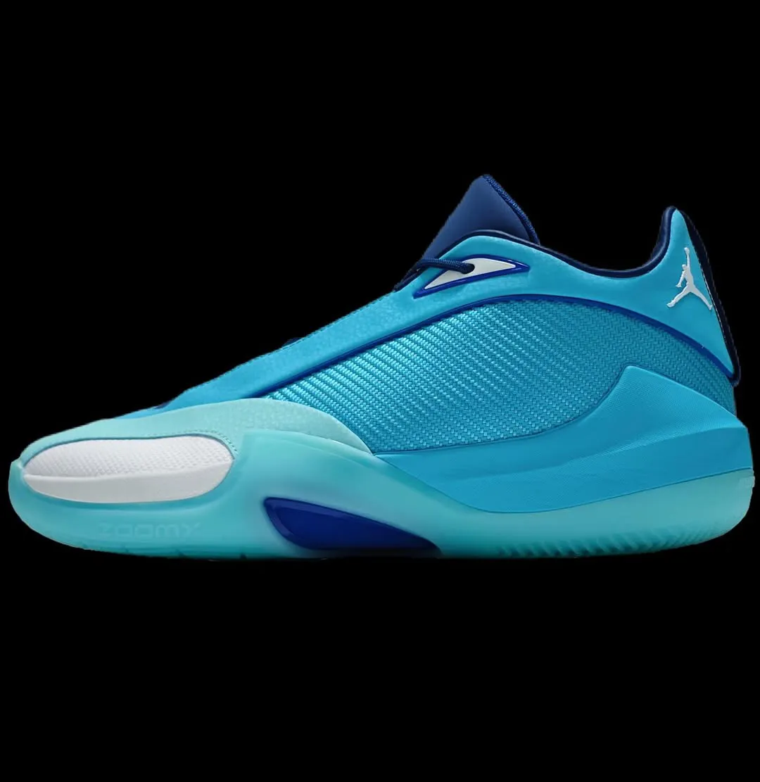 Jordan Triangle Baltic Blue 实物曝光 前掌内置 ZoomX 泡棉 网布皮革拼接 2026 秋季发售
