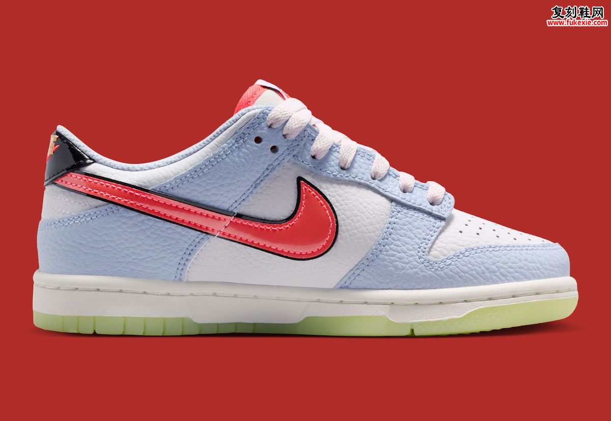 Nike Dunk Low GS ‘Smiley Swoosh’ 用夜光外底与粉彩拼接重写儿童专属的快乐语法