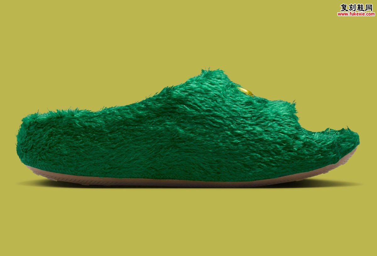 .SWOOSH联名耐克拖鞋将网络热梗“接触草地”变为可穿着的幽默设计