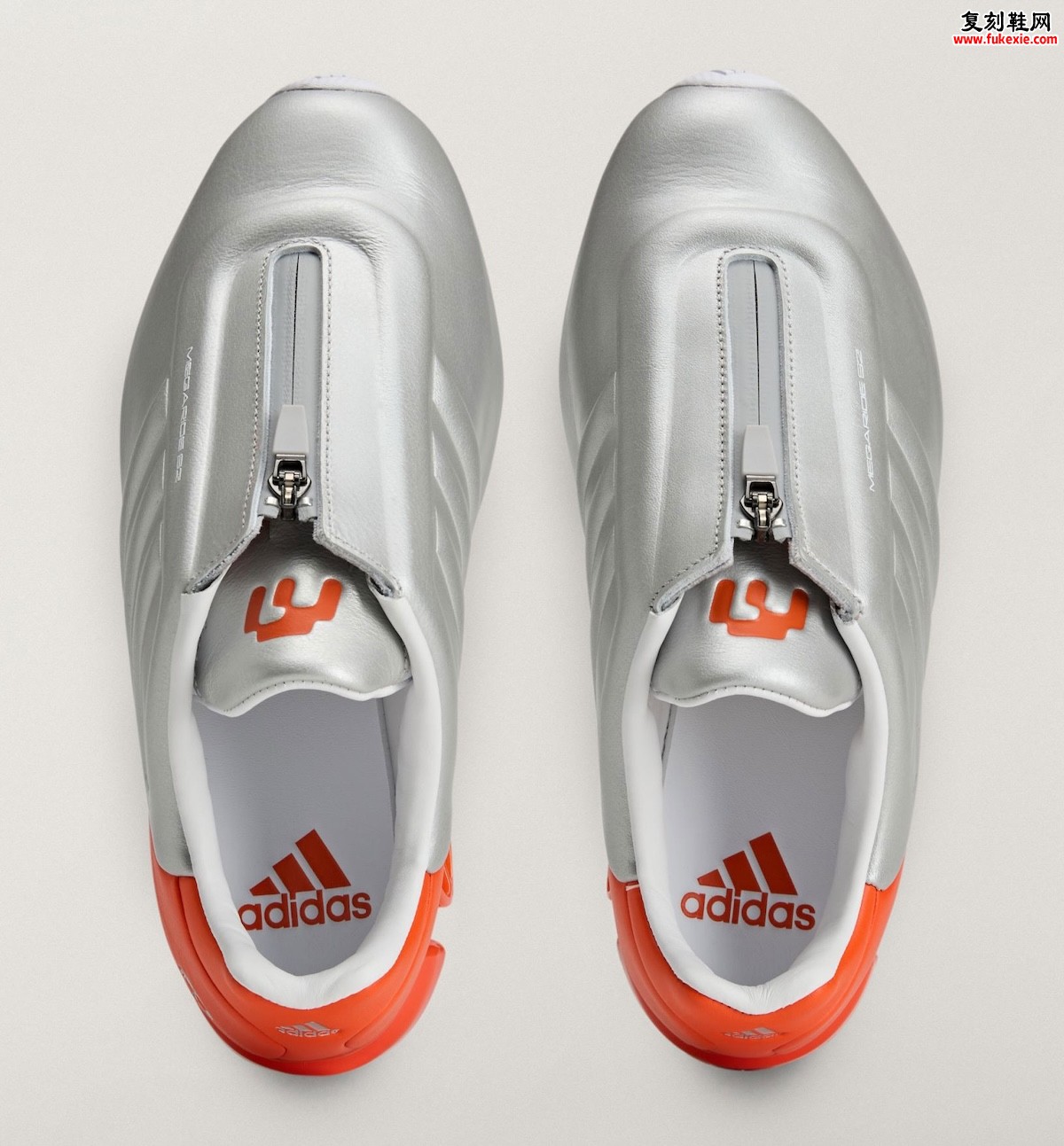 Miaou联乘adidas复古千禧足球风潮，拉链版Megaride S2液态银极光蓝双色齐发