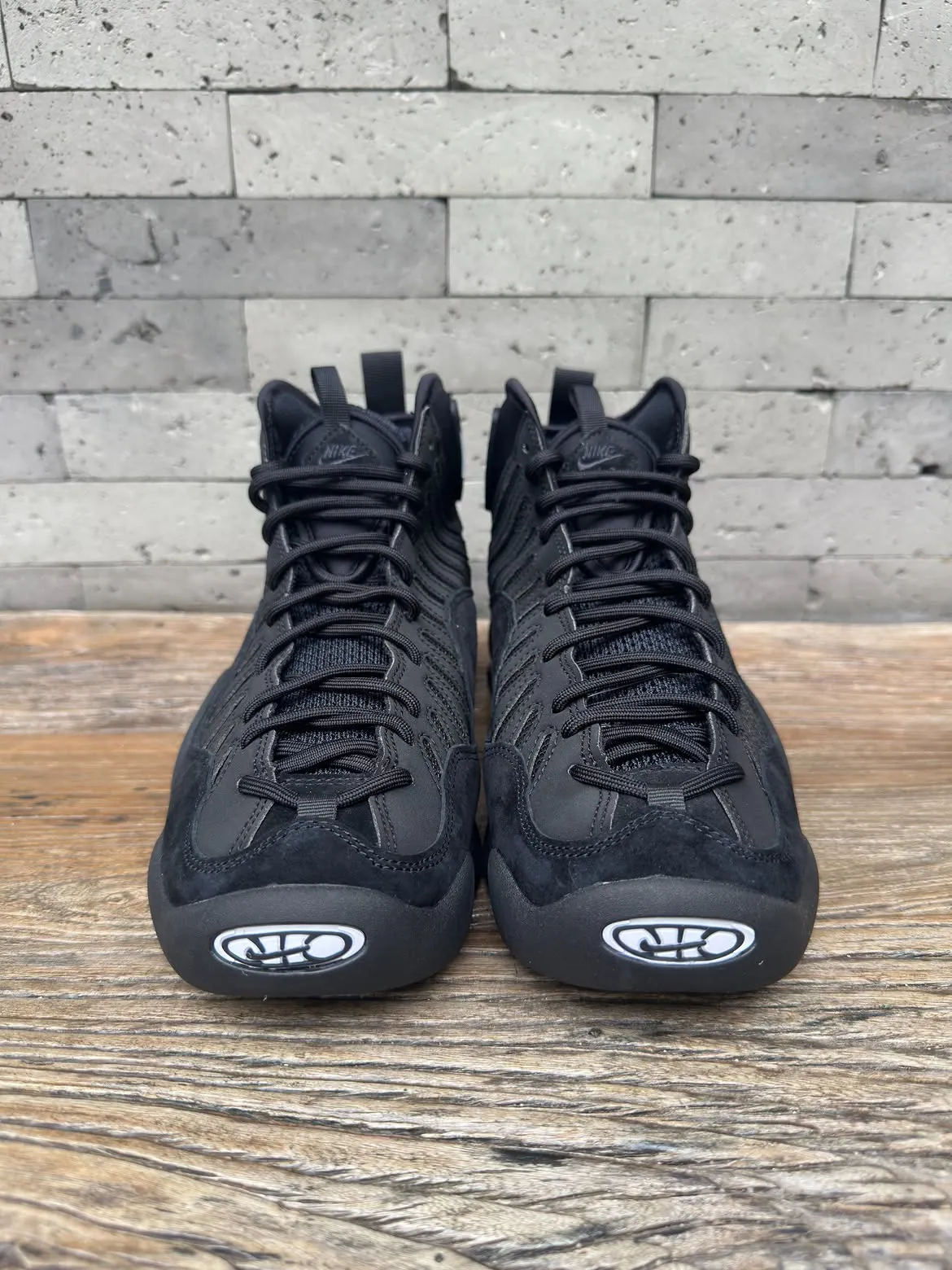 Nike Air Bakin 黑白复刻2026,火焰鞋叛逆回归,独家抢先评测与发售详情全揭秘插图2 Nike Air Bakin 黑白复刻2026,火焰鞋叛逆回归,独家抢先评测与发售详情全揭秘