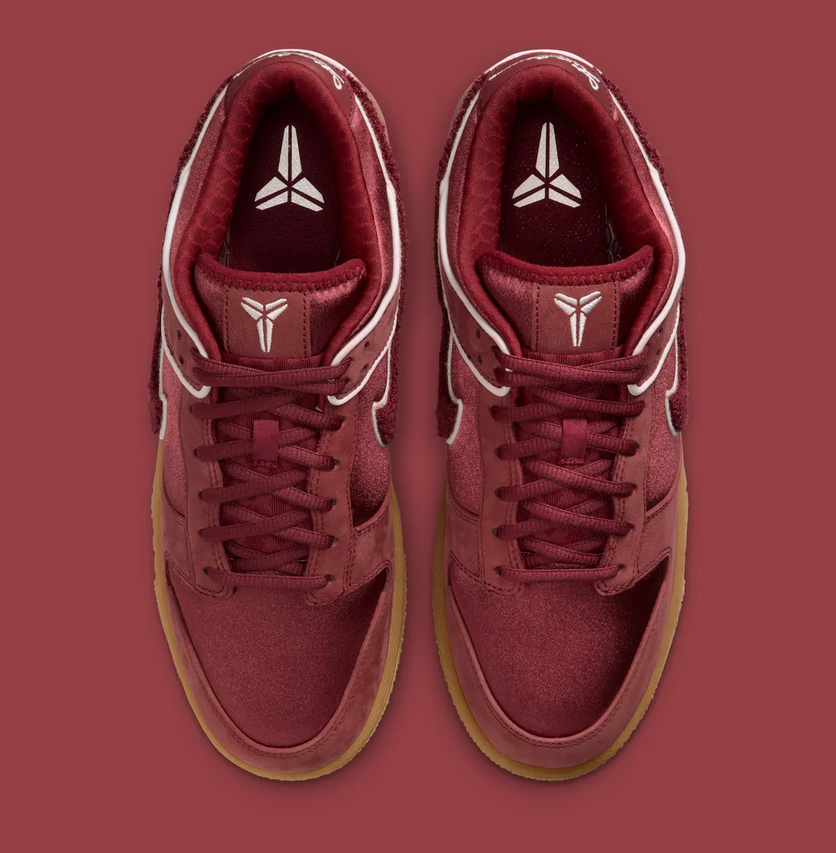 Nike Kobe Dunk Low ‘Lower Merion Aces’ 如何用球网鞋垫和一句标语致敬科比的高中岁月