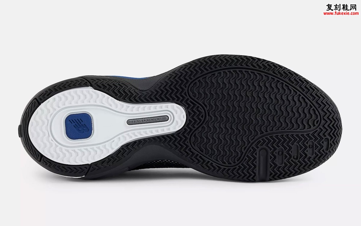 从巴黎T台到球场边线:New Balance P400 ‘黑墨’ 配色以棋盘格装甲美学开启性能新章