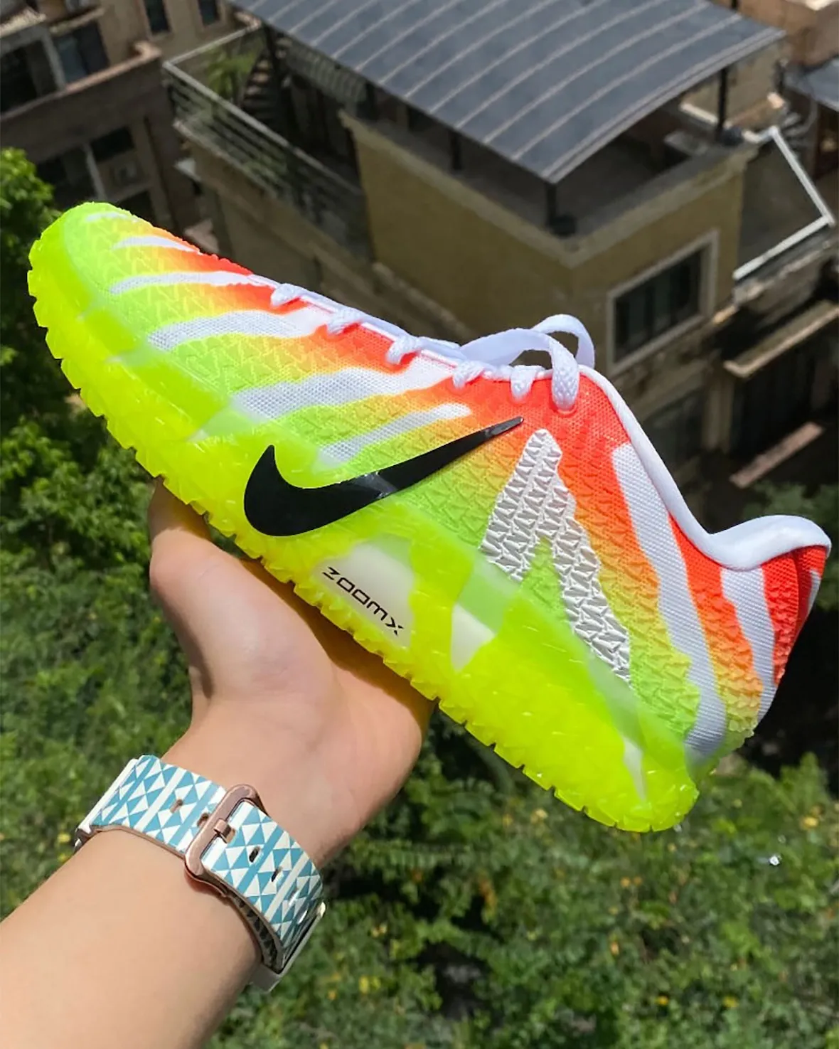 Nike Ja 3 “Christmas”Nike Ja 3圣诞配色12月26日发售 红绿渐变引爆球场狂欢