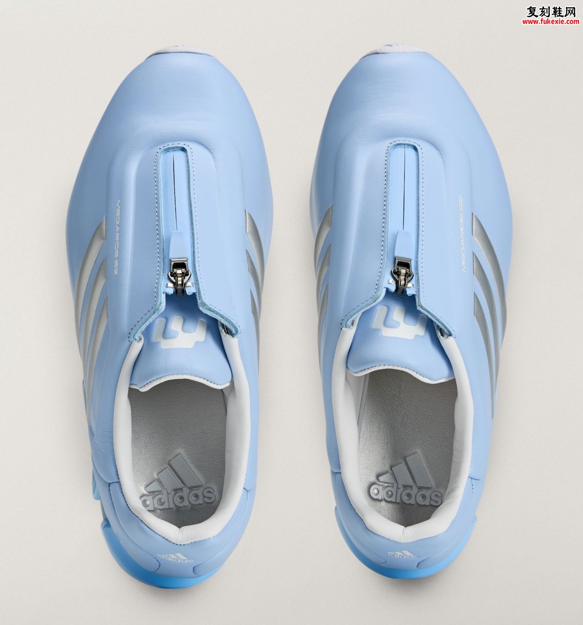 Miaou联乘adidas复古千禧足球风潮，拉链版Megaride S2液态银极光蓝双色齐发
