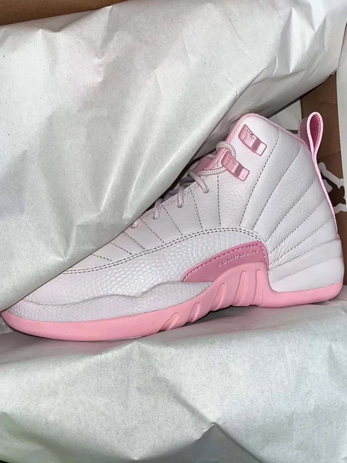 Air Jordan 12 GS “Pearl Pink”“珍珠粉”童鞋来袭,2025圣诞季最值得入手的潮流单品之一