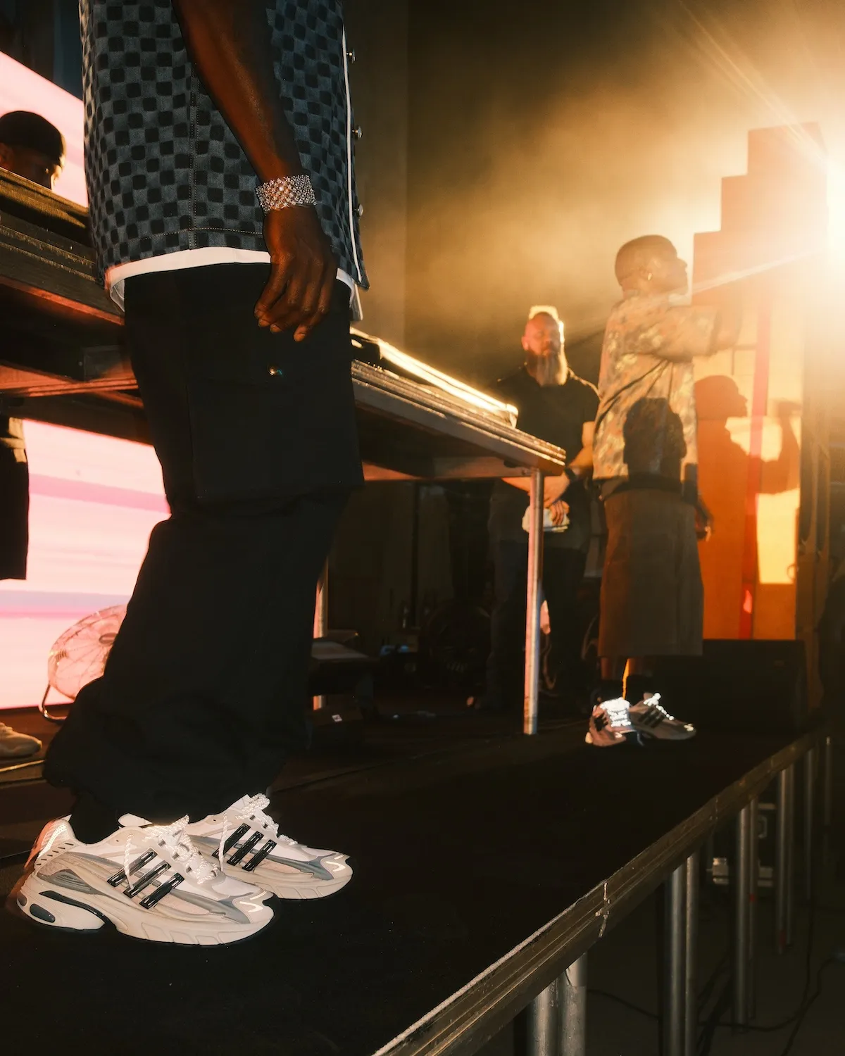 Pharrell x adidas Adistar Jellyfish “Solid Grey” 菲董 x adidas 联名Adistar水母鞋灰色款十月发售