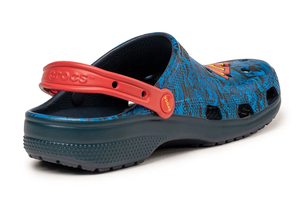 DC Comics x Crocs Classic Clog “超人” 2025重磅上市:氪星美学+漫画情怀,打造今夏最飒潮流单品