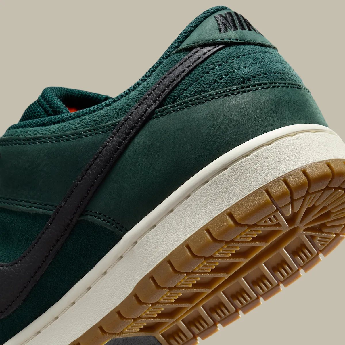 Nike SB Dunk Low“Deep Fir”2025年秋发售，深绿麂皮配色即将登陆滑板圈