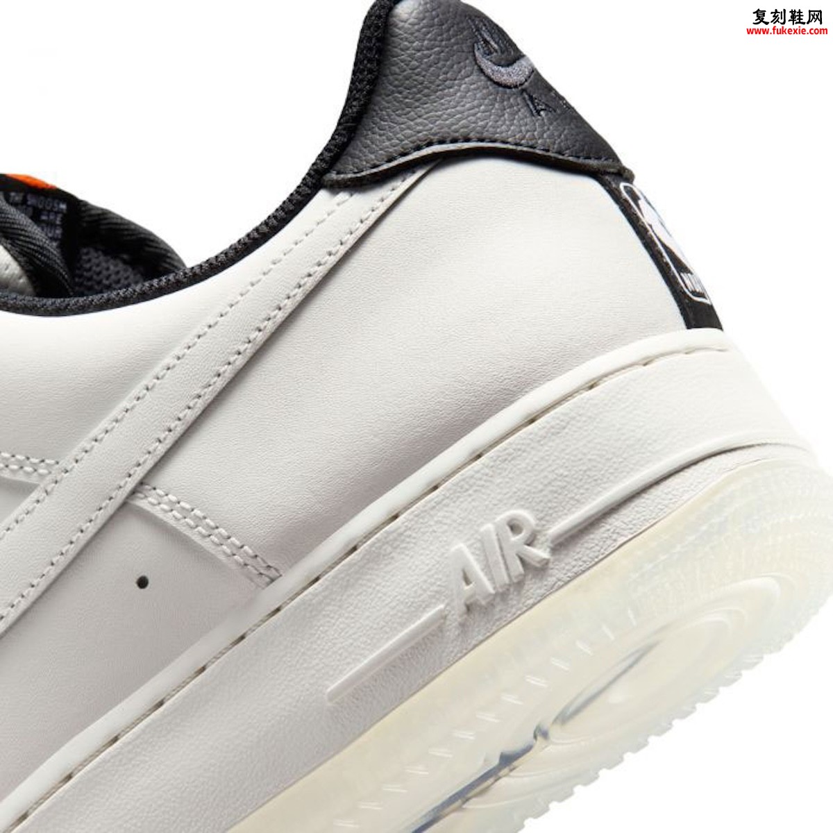 NBA x 耐克空军一号低帮「幻影」配色 透明外底暗藏联盟标志演绎极致低调致敬