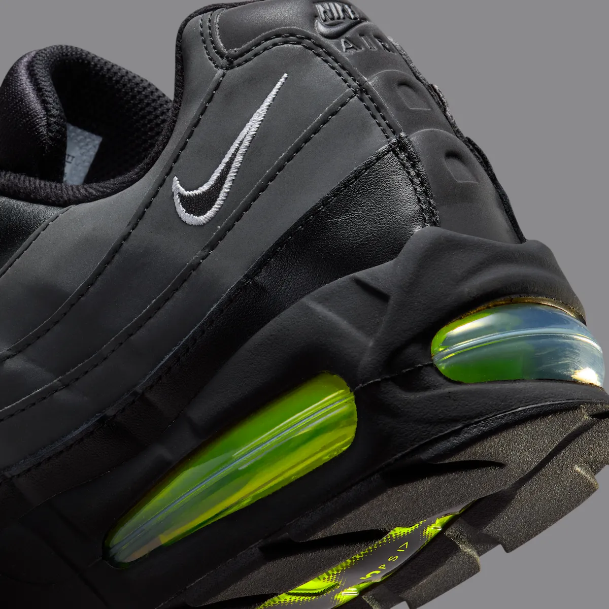 The atmos x Nike Air Max 95 “HRJK” (Harajuku)限量登场引爆收藏热潮