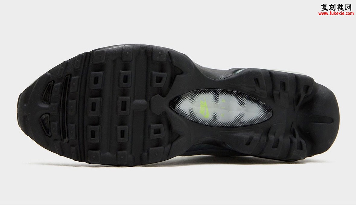 耐克Air Max 95 Ultra“霓虹”2025秋季回归 灰黑基底+荧光绿点缀引爆复古潮流