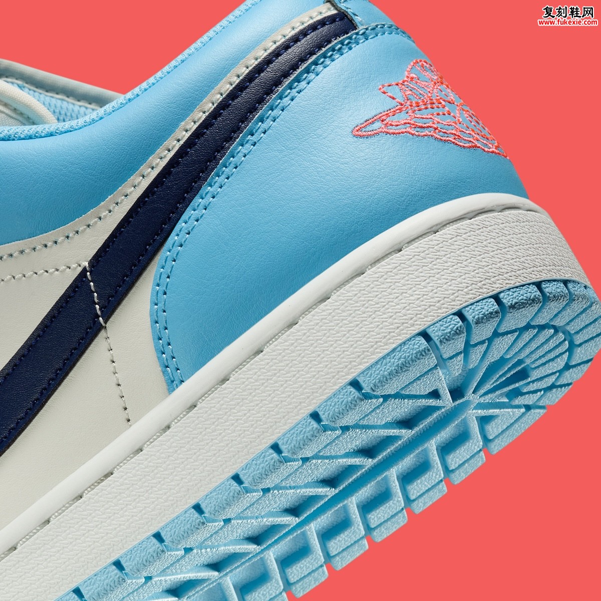 Air Jordan 1 Low Blue Chill夏日清新配色登场：白蓝撞色搭配荧光红标引爆秋日穿搭热潮
