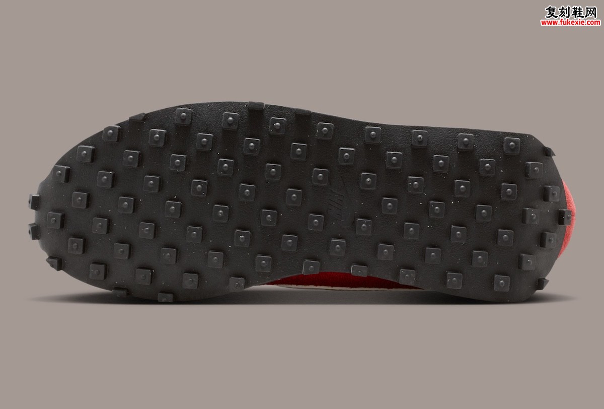 耐克LD-1000“马年”特别版延续经典跑鞋基因 以质感材质与精巧细节演绎新春主题