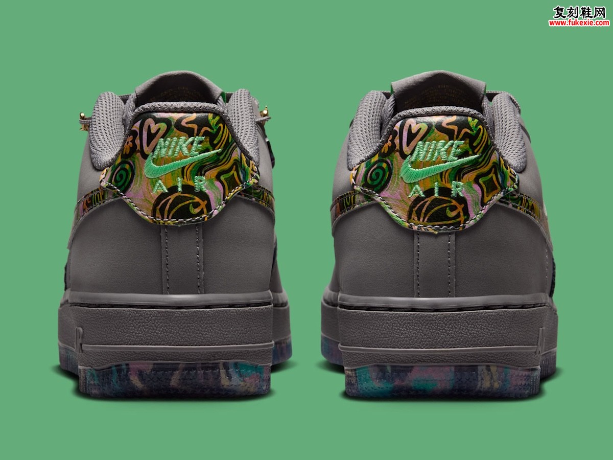 Andrea Bergart 艺术再临:Nike Air Force 1 GS 铅笔素描底色大理石纹 Swoosh 吊坠手链插图4 Andrea Bergart 艺术再临:Nike Air Force 1 GS 铅笔素描底色大理石纹 Swoosh 吊坠手链