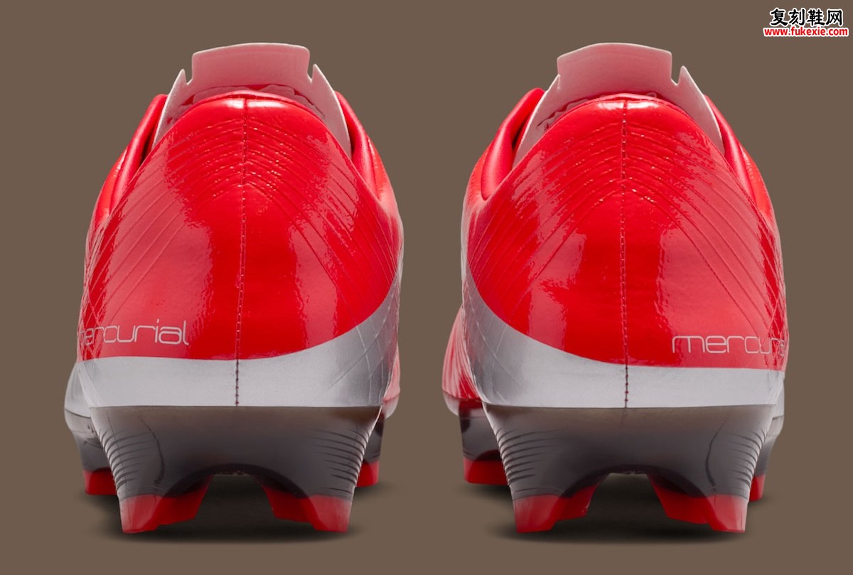 C罗联名Nike Mercurial Superfly 1“Max Orange”2026年4月7日复刻发售，碳纤维底板搭配Air Zoom气垫