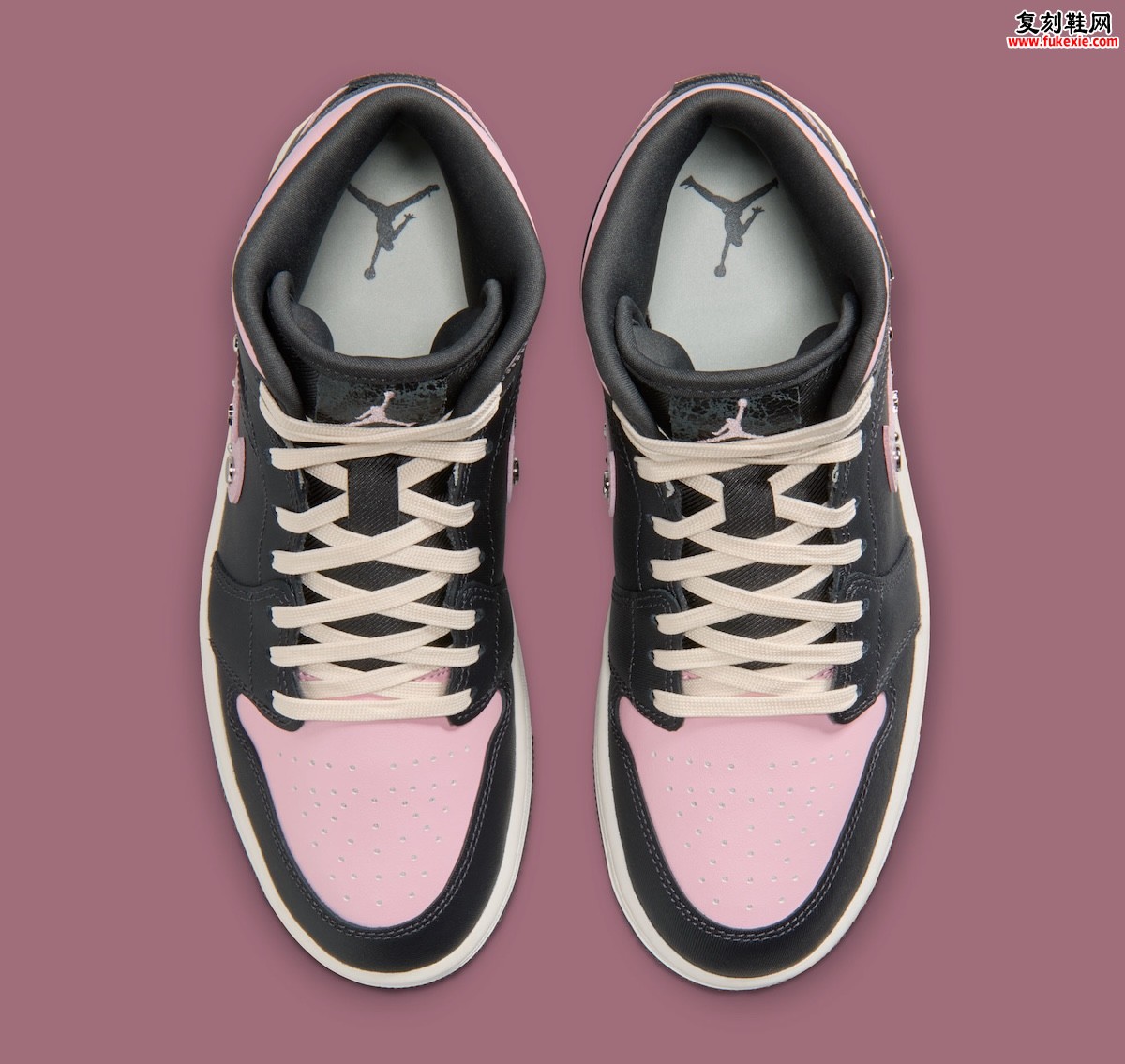 Air Jordan 1 Mid “Anthracite/Iced Carmine” 女款金属铆钉点缀裂纹皮革重塑复古篮球鞋的日常时尚