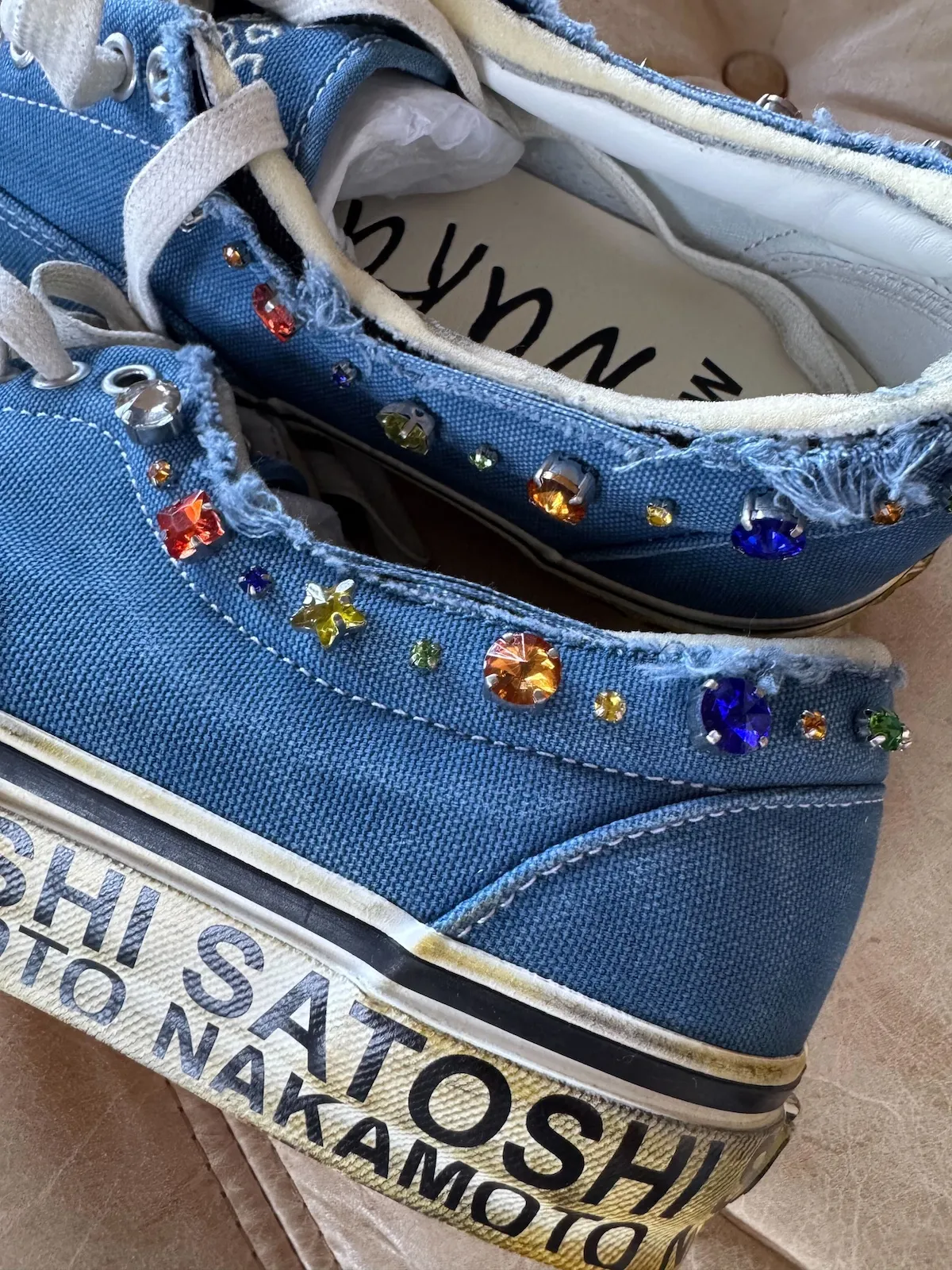 Satoshi Nakamoto x Vans Era Lucky Charms Blue 2027海军蓝帆布新作延续珠宝美学与破坏主义风格