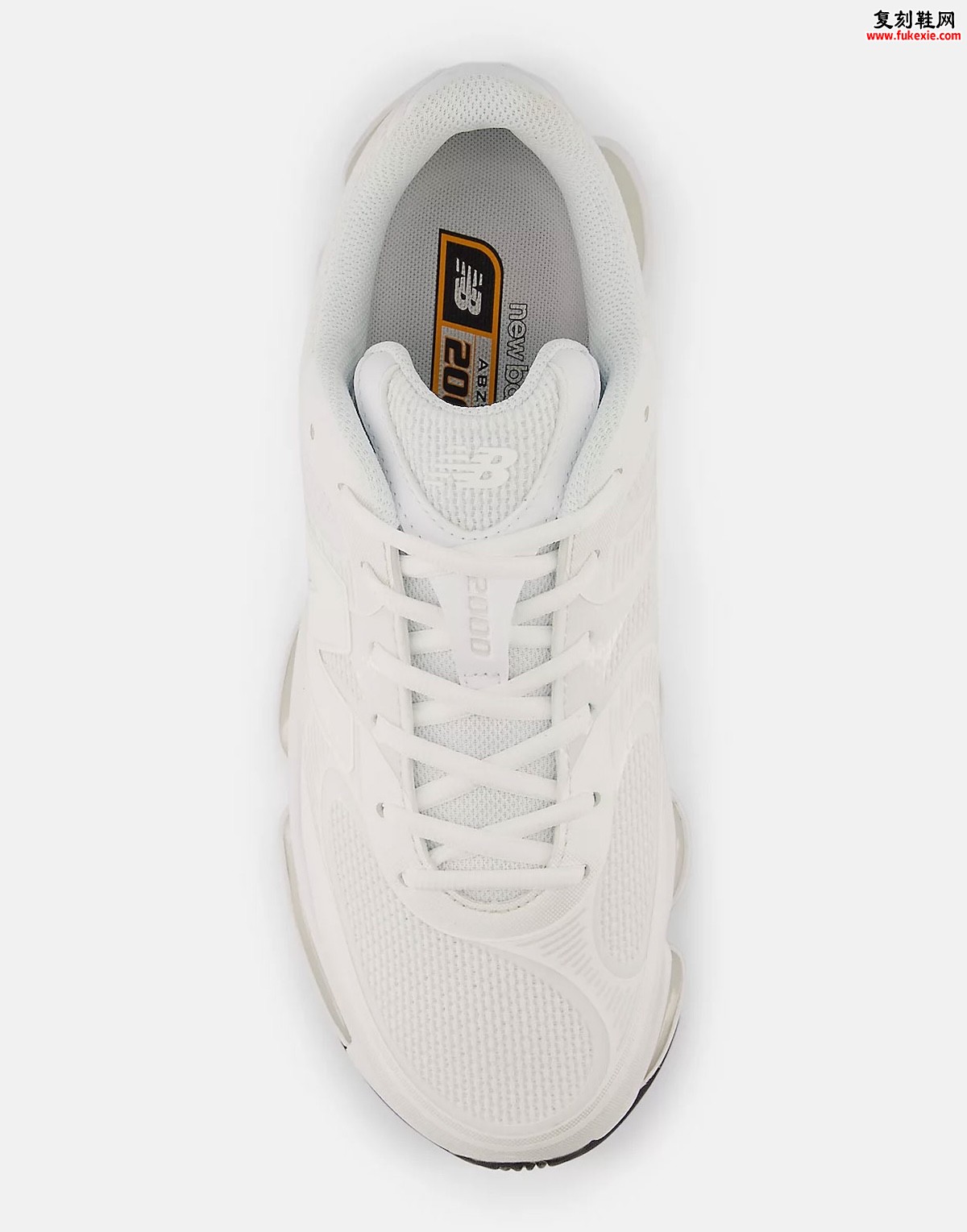 New Balance 2000 Surfaces in “Sea Salt” New Balance 2000海盐配色2025年秋季上市