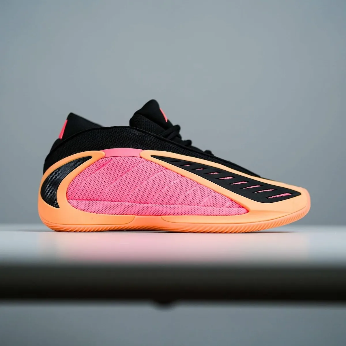 adidas Anthony Edwards 2 “With Love” adidas AE 2 “With Love” 官方细节释出！