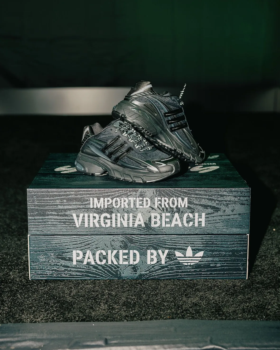 Pharrell x adidas Adistar Jellyfish「全黑」配色纽约率先登场 2026年春季全球发售