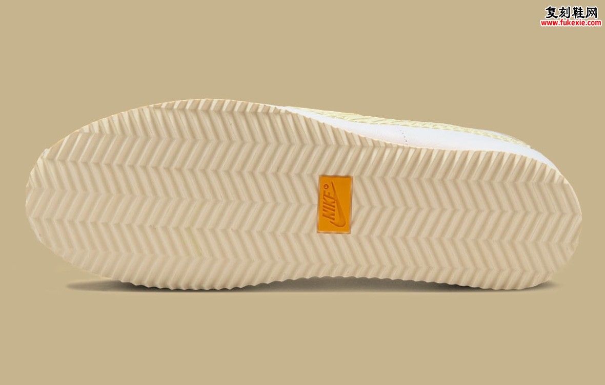 耐克2026春季推出Cortez皮革“白/椰奶”配色：以外露缝线与绳绣Swoosh精修经典廓形