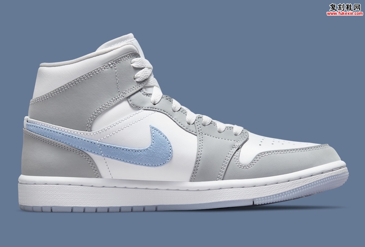 灰调中的微妙层次:Air Jordan 1 Mid ‘狼灰/铝蓝’ 以克制美学诠释2026春季平衡之道