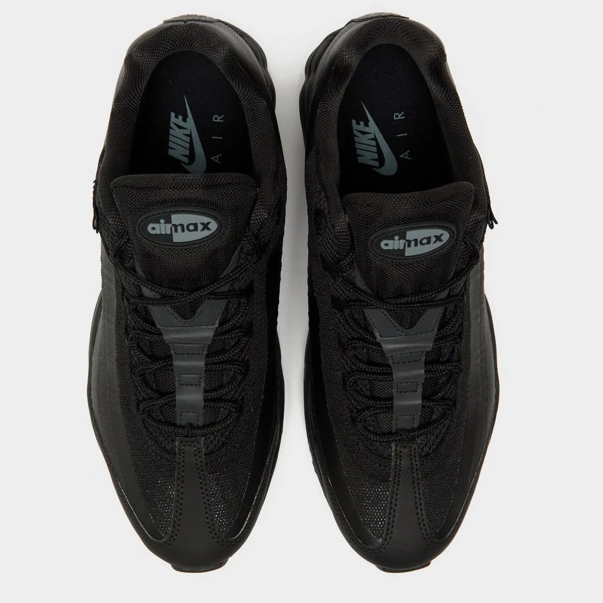 Nike Air Max 95 Ultra “Triple Black” 2025夏季深度解析：隐形美学的极致进化