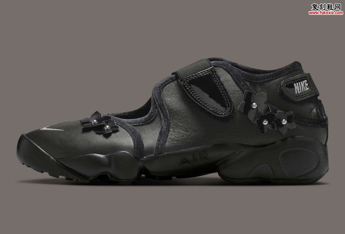 1996年分趾异形回归：Nike Air Rift “Black Flowers” 黑色漆皮花卉刺绣女款凉鞋，2026夏季发售