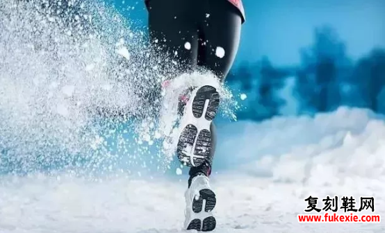 【冬跑装备有哪些】冬天跑步穿衣原则 冬天跑步有哪些注意事项