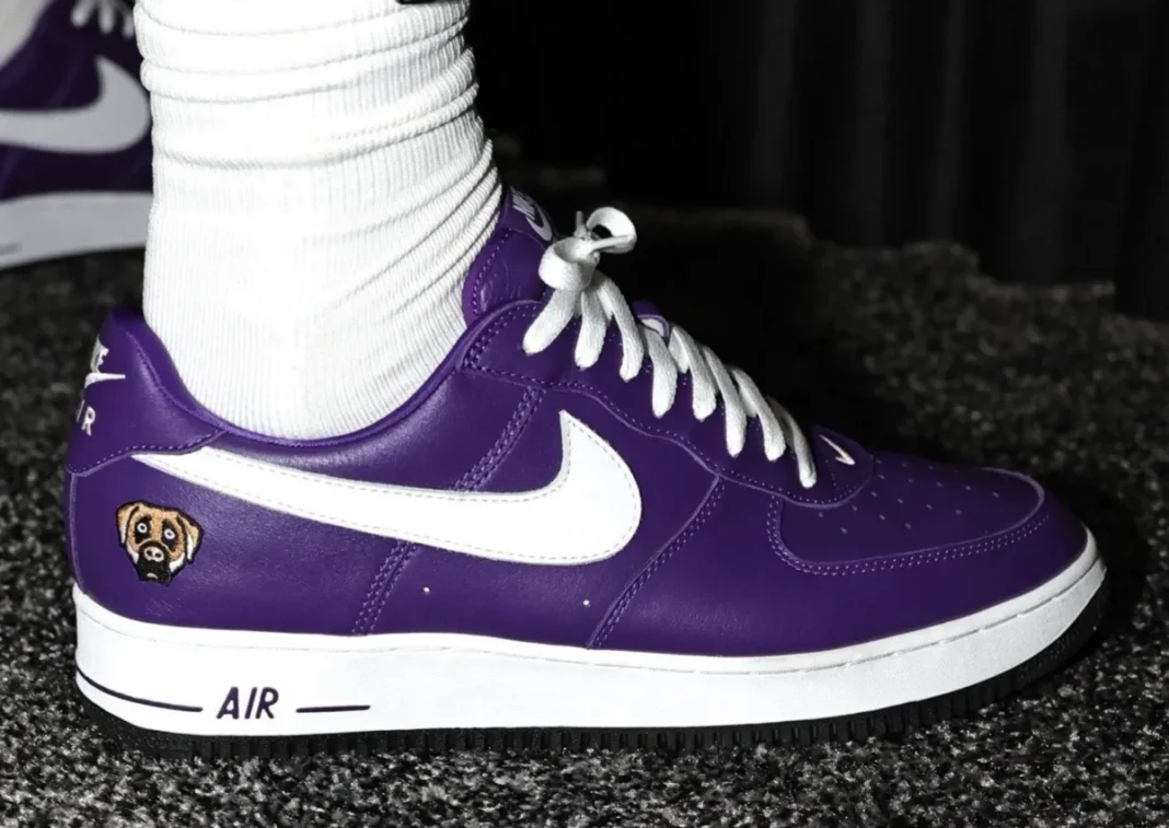 詹姆斯上脚亲穿！Victor Victor AF1 Court Purple首度曝光，藤蔓紫鞋身配白色细节缩略图