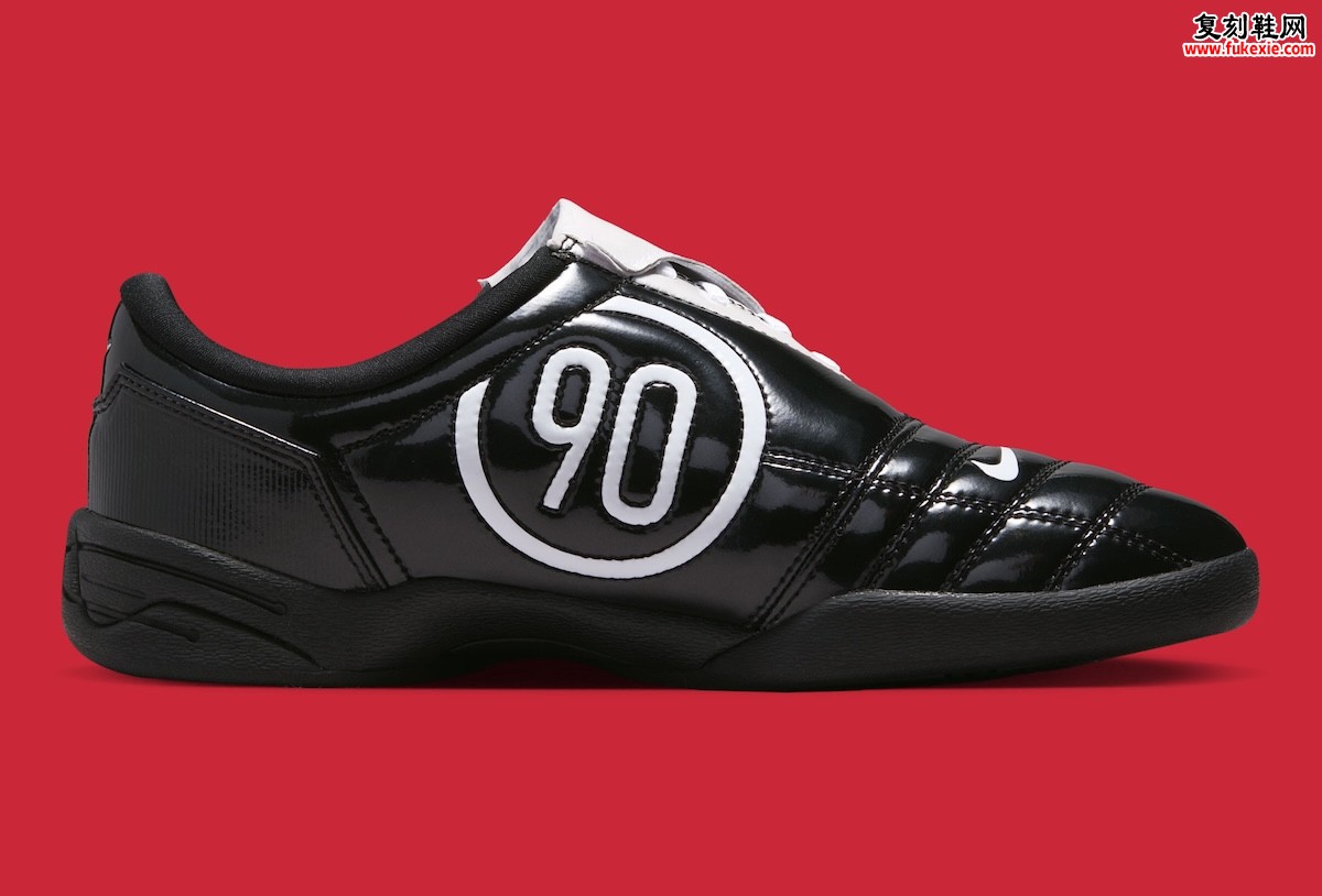 Nike Total 90 III“黑/大学红”2026年3月发售，漆皮亮面重现千禧足球鞋经典美学