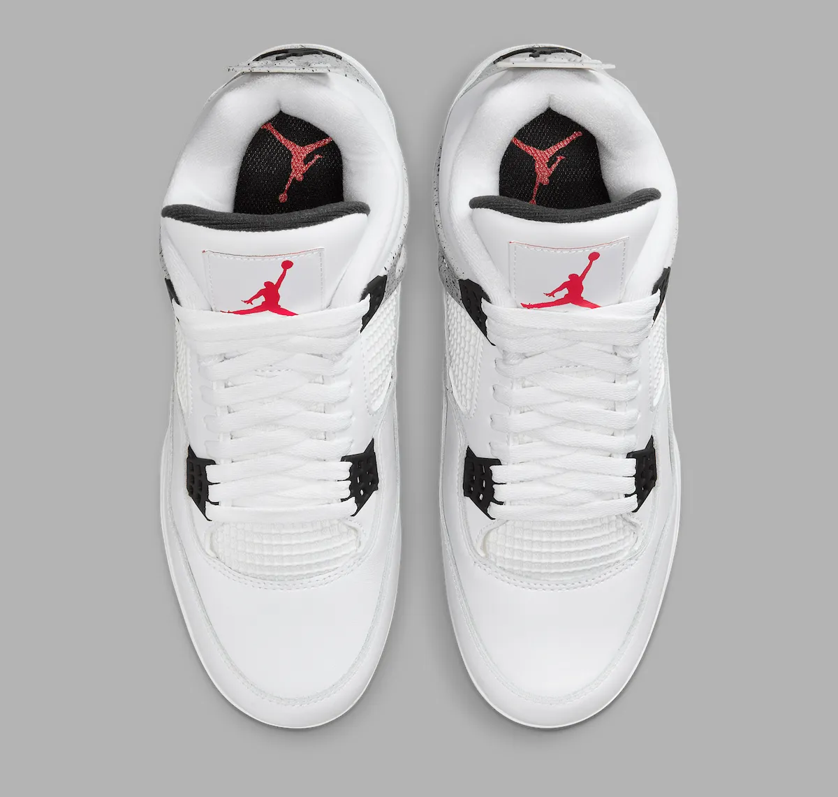 Air Jordan 4 “White Cement” 赛跑钉鞋 2025年7月发布，经典设计与足球性能的完美结合
