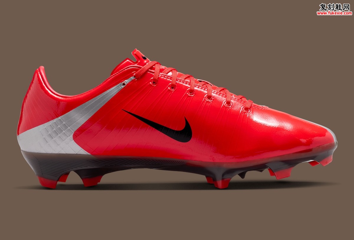 C罗联名Nike Mercurial Superfly 1“Max Orange”2026年4月7日复刻发售，碳纤维底板搭配Air Zoom气垫